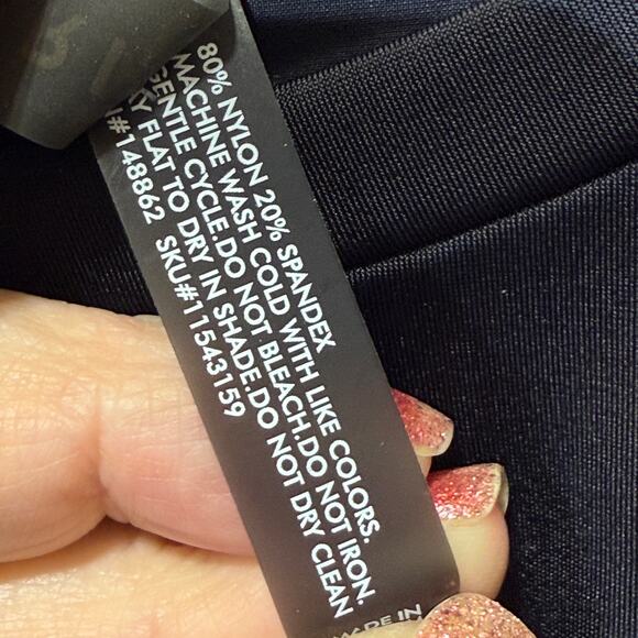 Torrid Gold Trim Floral Long Sleeve Rash Guard Size 3 - Picture 6 of 10